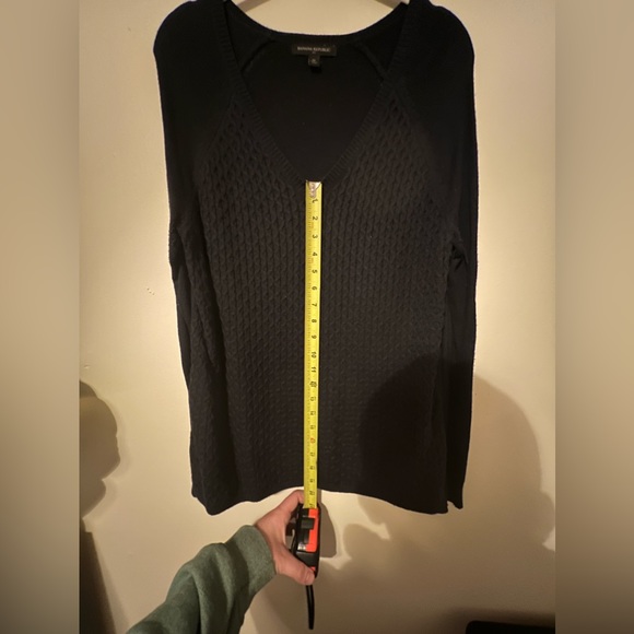 Navy Blue Women’s Banana Republic Sweater - Size Medium - Picture 5 of 8